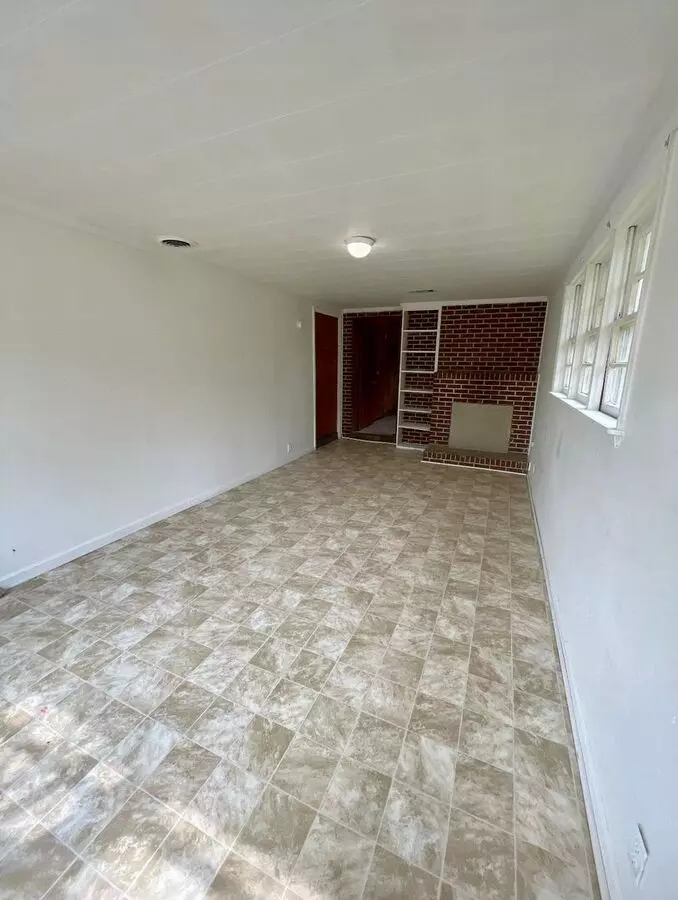 127 E Oak St Apartment for rent in Mc Rae Helena, GA