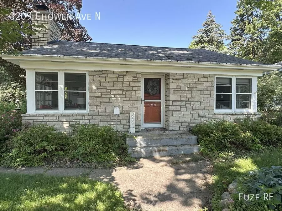 3209 Chowen Ave N House for rent in Robbinsdale, MN