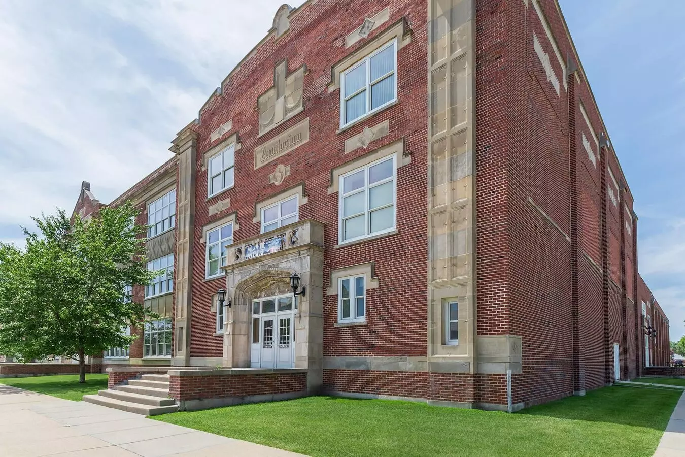 504 N Elm Apartment for rent in Grand Island, NE