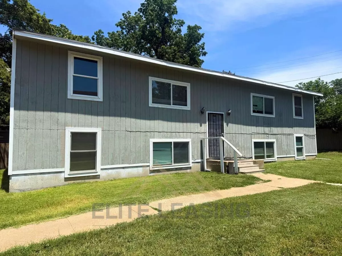 2810 Se Monroe Apartment for rent in Topeka, KS