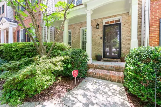 Rare Find In Downtown Decatur – 2-car Garage, Bonus Room & Walkable Location Apartment for rent in Decatur, GA