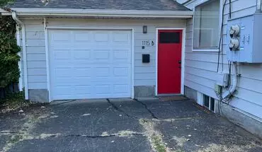2 of 13 Groovy In Gateway House for rent in Portland, OR