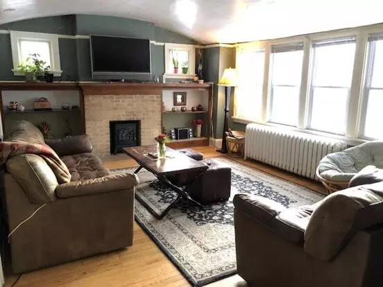 Downer Upper Across From Uwm Apartment for rent in Milwaukee, WI Downer Upper Across From Uwm Apartment for rent in Milwaukee, WI
