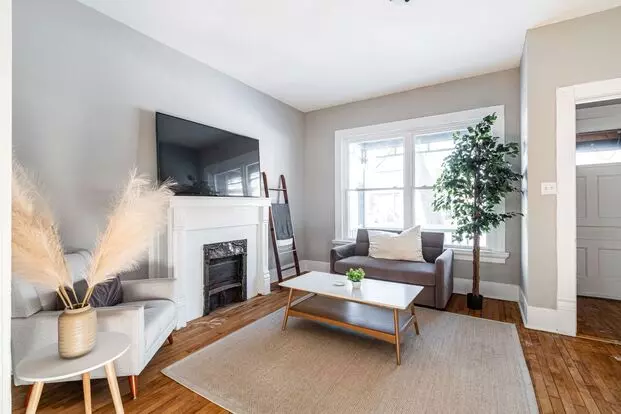 Rare Kenwood Townhome, Across From Campus Apartment for rent in Milwaukee, WI