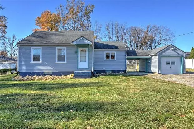 South End 3 Bed / 1 Bath Apartment for rent in Decatur, IL
