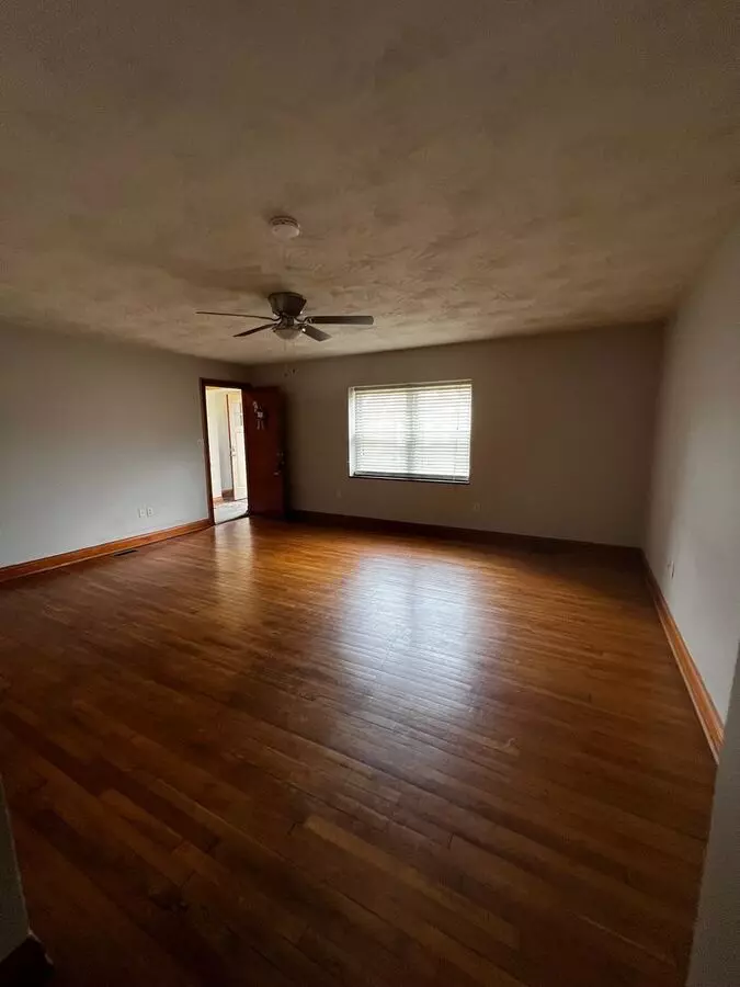 1103 7th Ave Apartment for rent in St Albans, WV