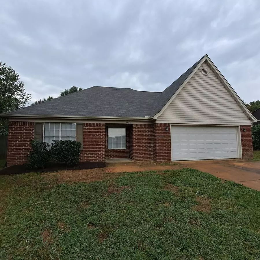 Welcome To This Charming 3 Bedroom, 2 Bathroom Brick Beauty Located On A Cove Lot In Olive Branch, Ms. House for rent in Olive Branch, MS
