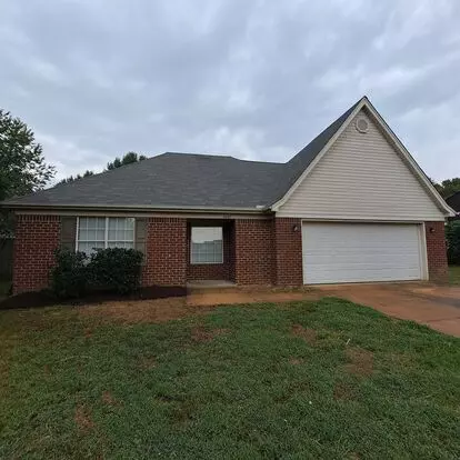 Welcome To This Charming 3 Bedroom, 2 Bathroom Brick Beauty Located On A Cove Lot In Olive Branch, Ms. Apartment for rent in Olive Branch, MS