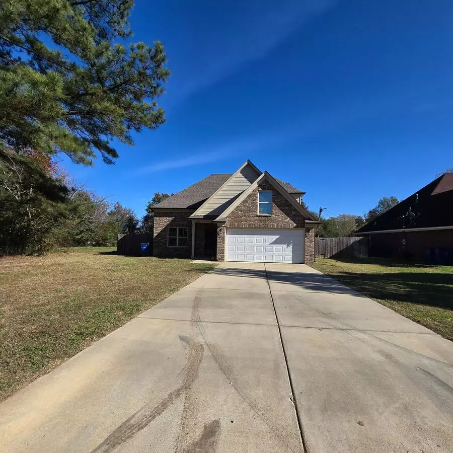 Two-story Beauty In Olive Branch With Complete Kitchen Appliance Set House for rent in Olive Branch, MS