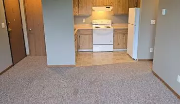 3 of 14 1724 E Milwaukee Apartment for rent in Storm Lake, IA