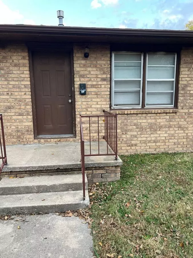 2 Bedrooms, 1 Bath Duplex House for rent in Springfiedl, MO