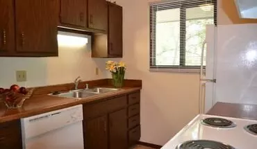 4 of 27 Private Entry, Park-like Setting Apartment for rent in Greenfield, WI