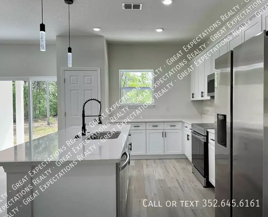 2 of 3 646 W Homeway Loop House for rent in Citrus Springs, FL