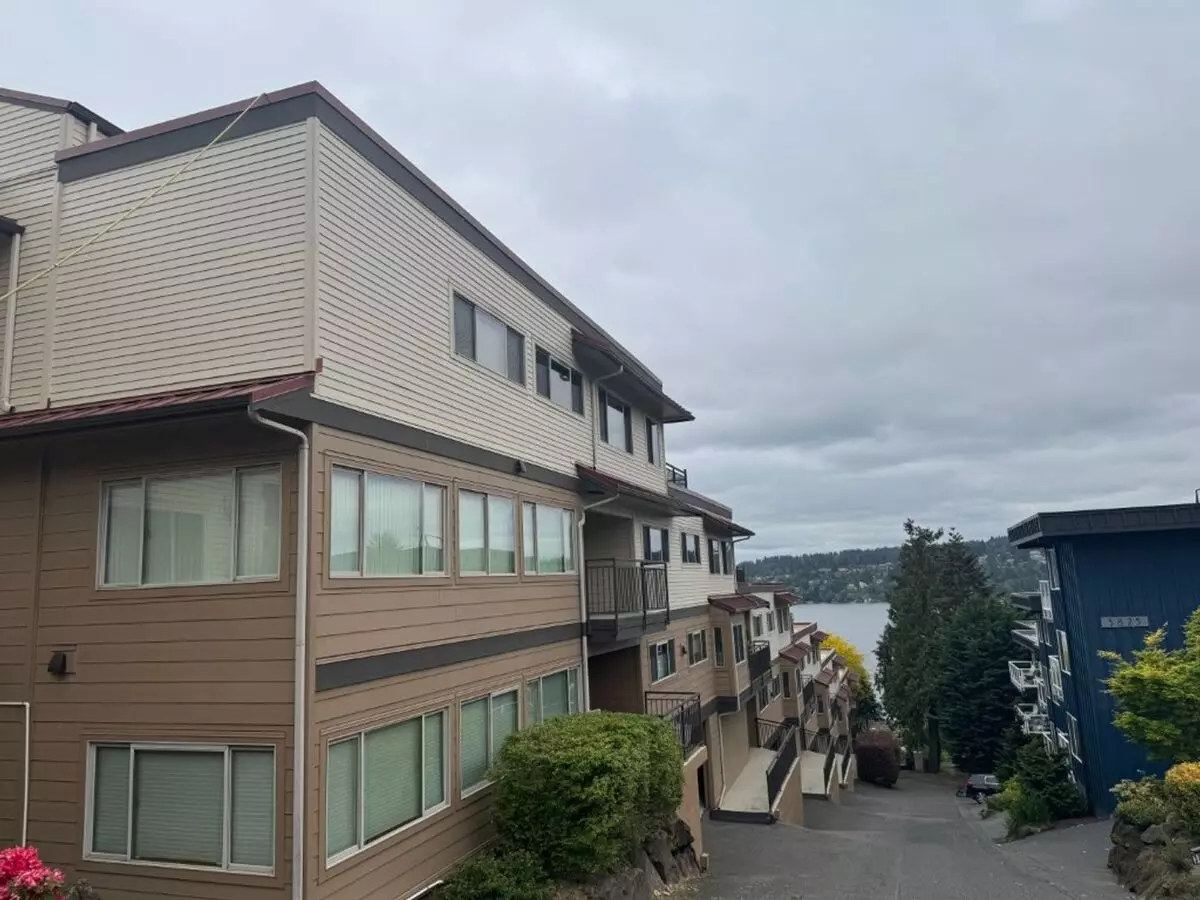 1bd/1ba Lake Forest Park Condo Apartment for rent in Lake Forest Park, WA