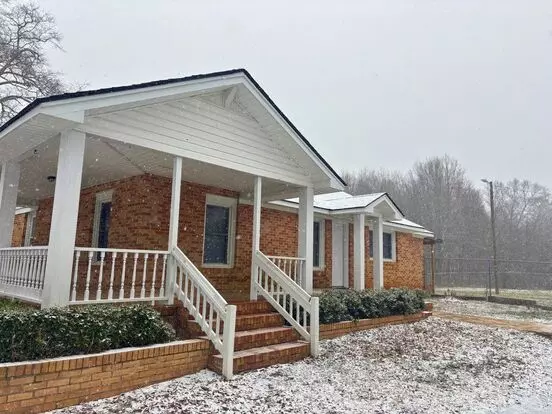 3br/3ba Brick Farmhouse On 4.4 Acres – Pickens/easley Area (water Included In Rent!) Apartment for rent in Easley, SC 3br/3ba Brick Farmhouse On 4.4 Acres – Pickens/easley Area (water Included In Rent!) Apartment for rent in Easley, SC