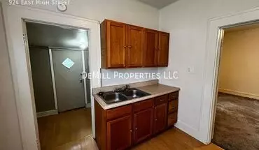 4 of 17 924 E High St House for rent in Springfield, MO