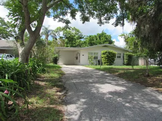 Lovely 2 Bedroom Single Family Home In Clermont With A Huge Fenced Back Yard Apartment for rent in Clermont, FL