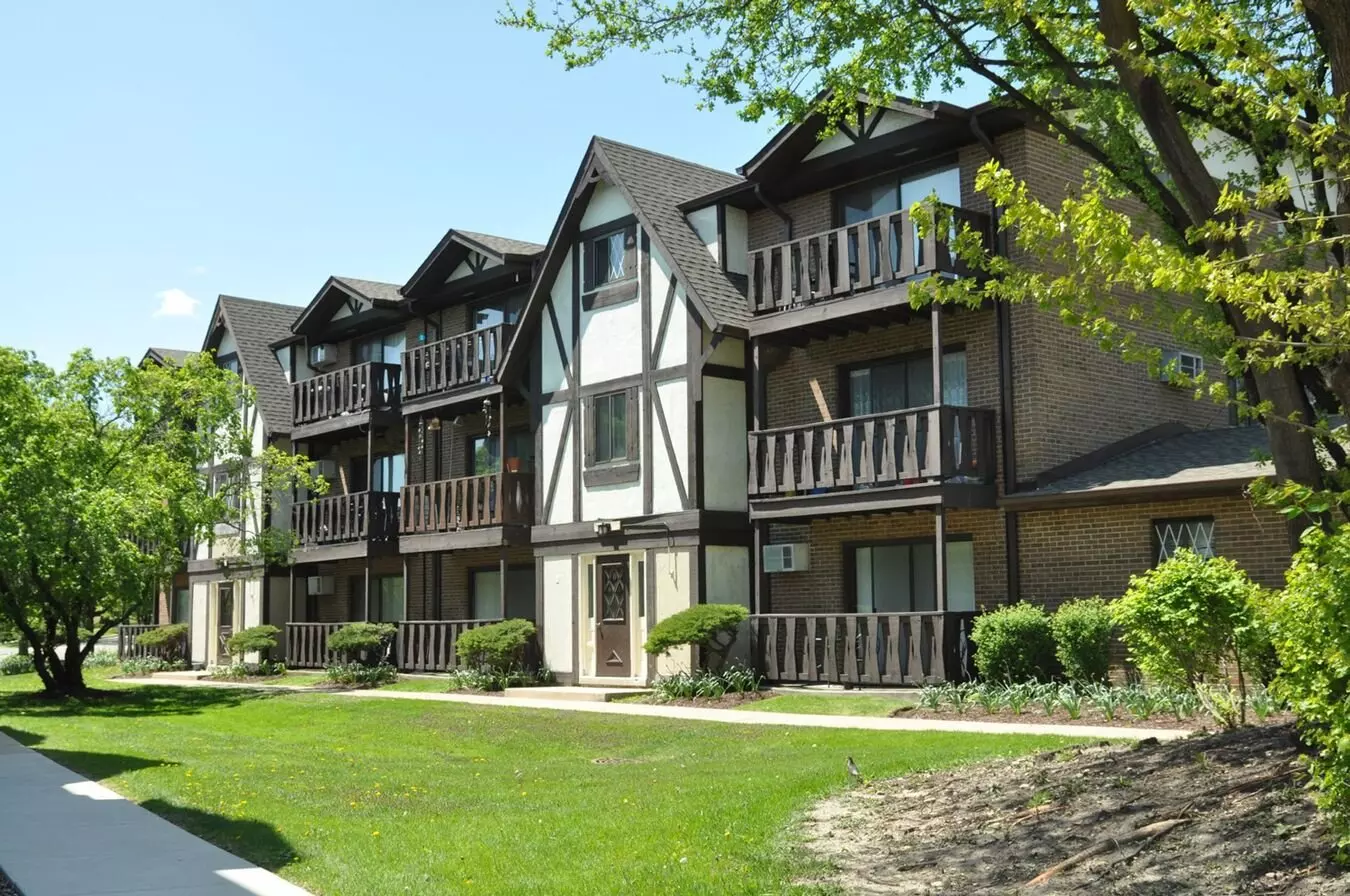 1110 Chalet Apartment for rent in Darien, IL