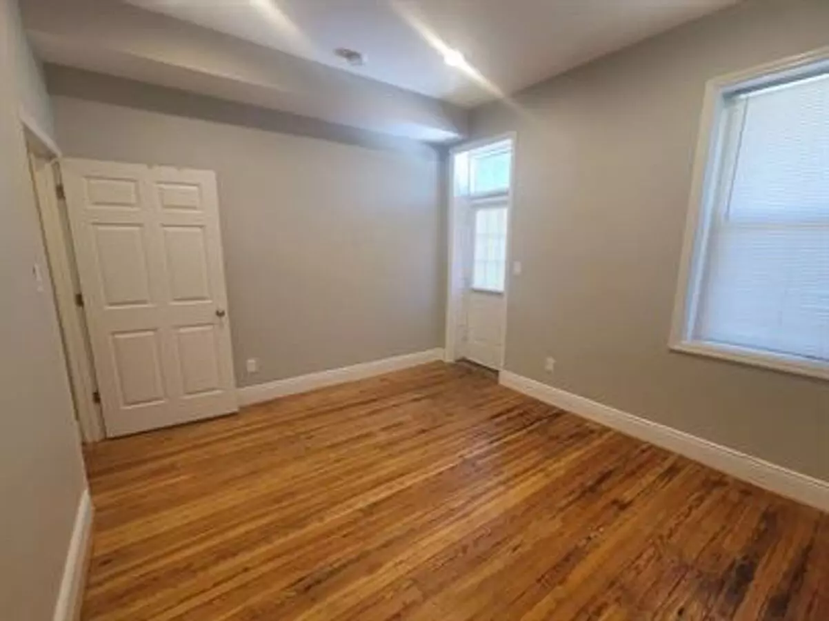 2 of 4 3002 N Calvert St Apartment for rent in Baltimore, MD