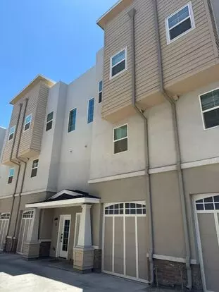 Come Be A Part Of This Newer Townhouse Community In The Heart Of Downtown Phoenix! Apartment for rent in Phoenix, AZ