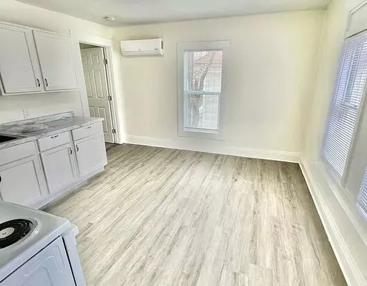 1605 W. Maple Apartment for rent in Wichita, KS