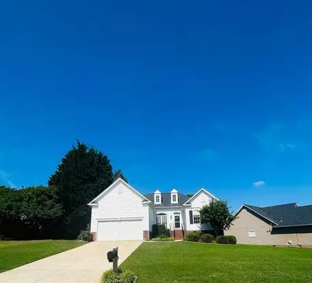 Charming 3-bedroom Ranch In Greer’s Coveted Neighborhood - Available 9/1/25 Apartment for rent in Greer, SC