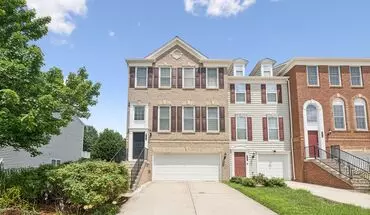 3 of 78 Bright And Spacious End Unit Townhouse In The Windermere Community House for rent in Ashburn, VA