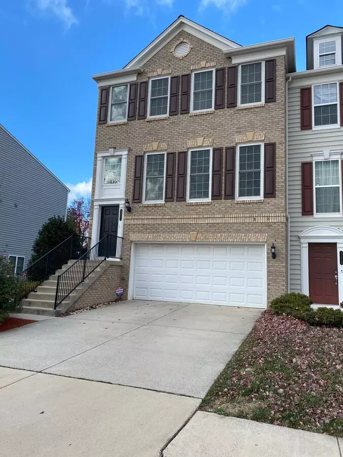 Bright And Spacious End Unit Townhouse In The Windermere Community House for rent in Ashburn, VA