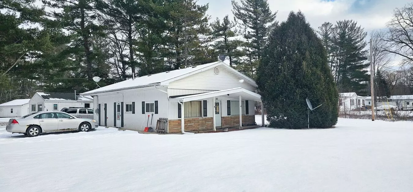 683 E Saginaw Rd Apartment for rent in Sanford, MI