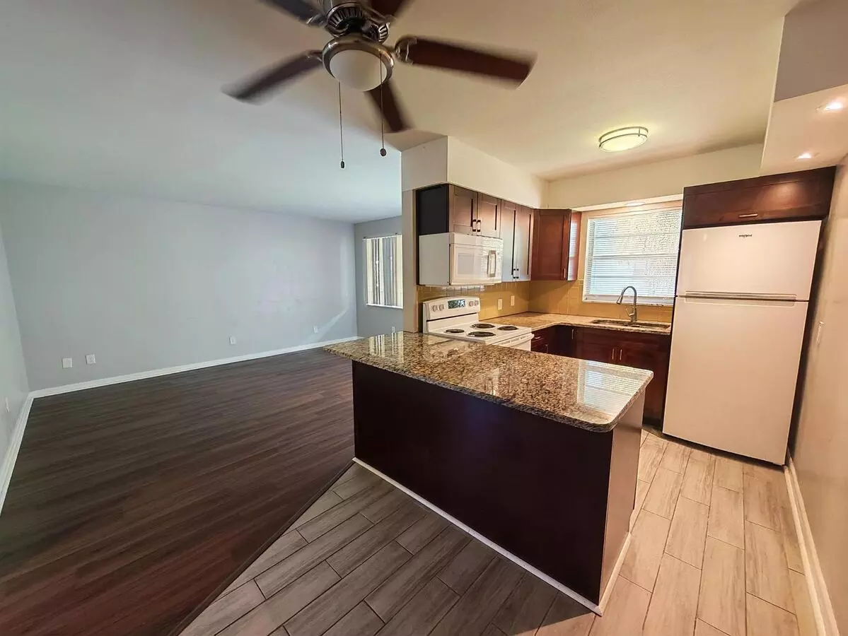 Cozy 1-bedroom Condo In Prime St. Petersburg Location Apartment for rent in St Petersburg, FL