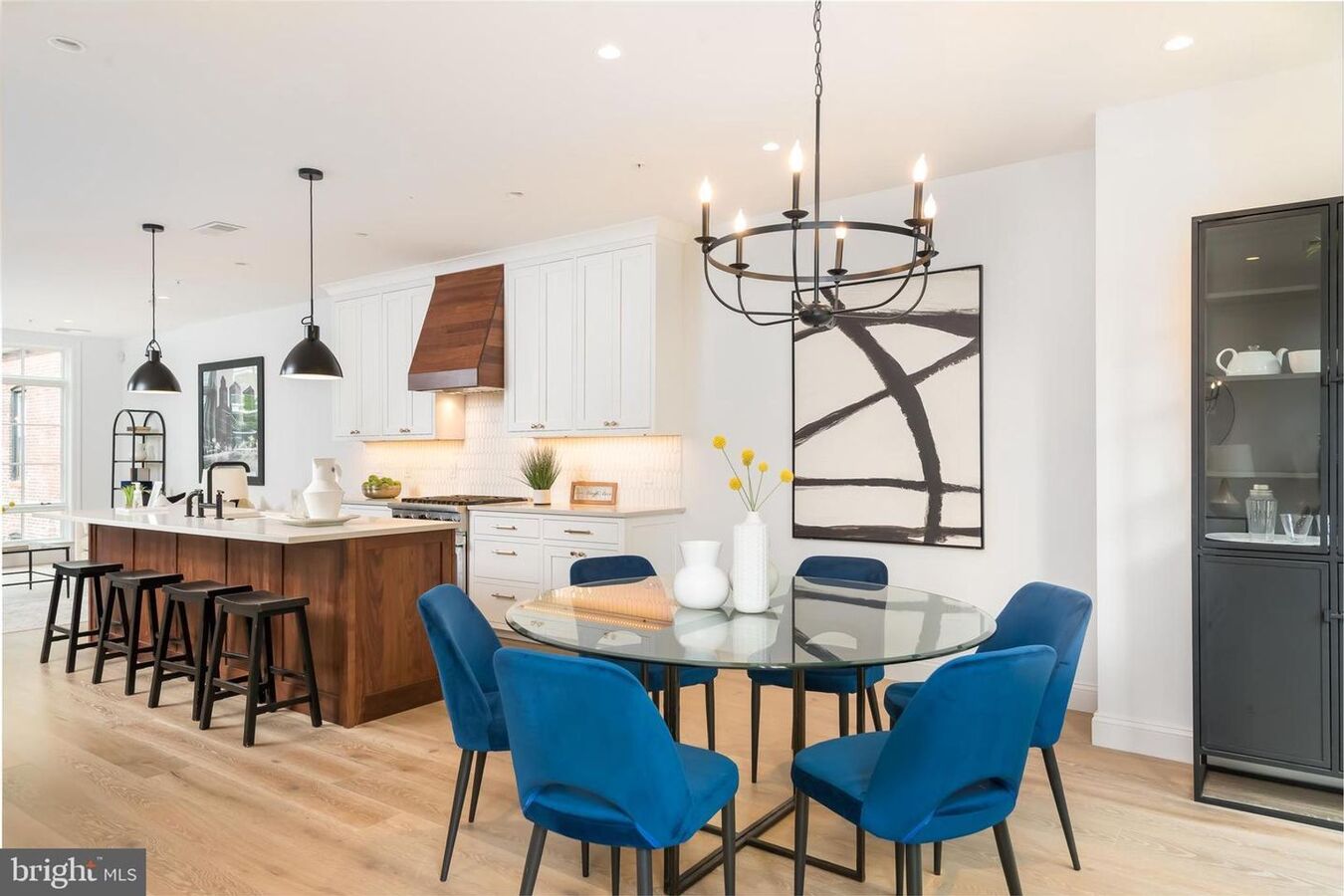 View of Luxury Penthouse: Iconic Views + Exclusive Comfort
