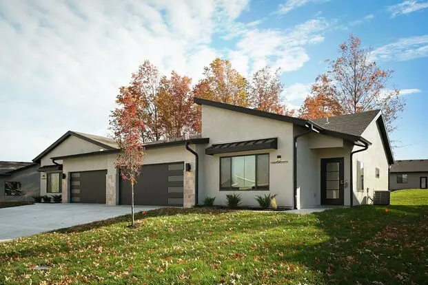 Stunning 2-bedroom, 2-bathroom, 2-car Townhome In Raymore Mo Apartment for rent in Raymore, MO
