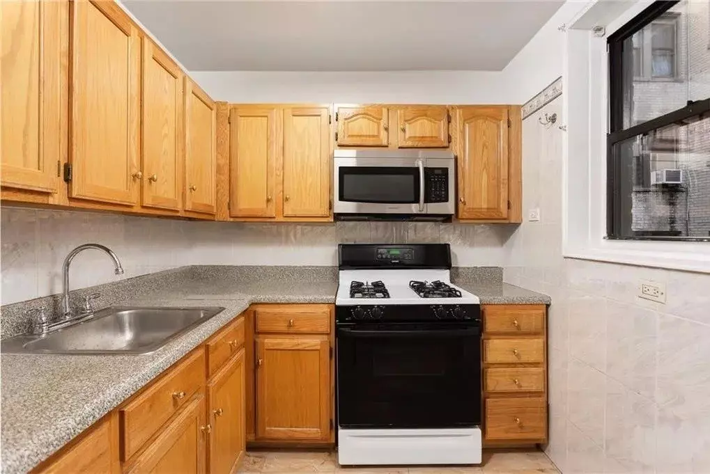 488 Ocean Pkwy Apt 2E House for rent in Brooklyn, NY