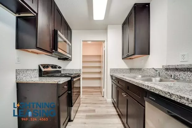 2850 Riverside Dr Apartment for rent in Los Angles, CA