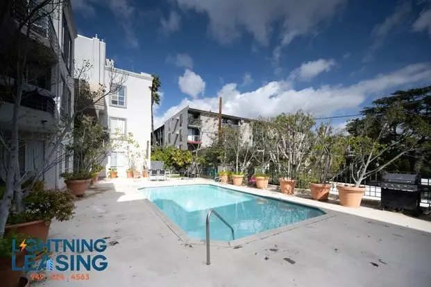 886 Palm Ave Apartment for rent in West Hollywood, CA 886 Palm Ave Apartment for rent in West Hollywood, CA