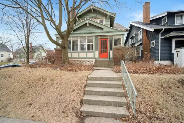 Kenwood Estate Llc Apartment for rent in Milwaukee, WI