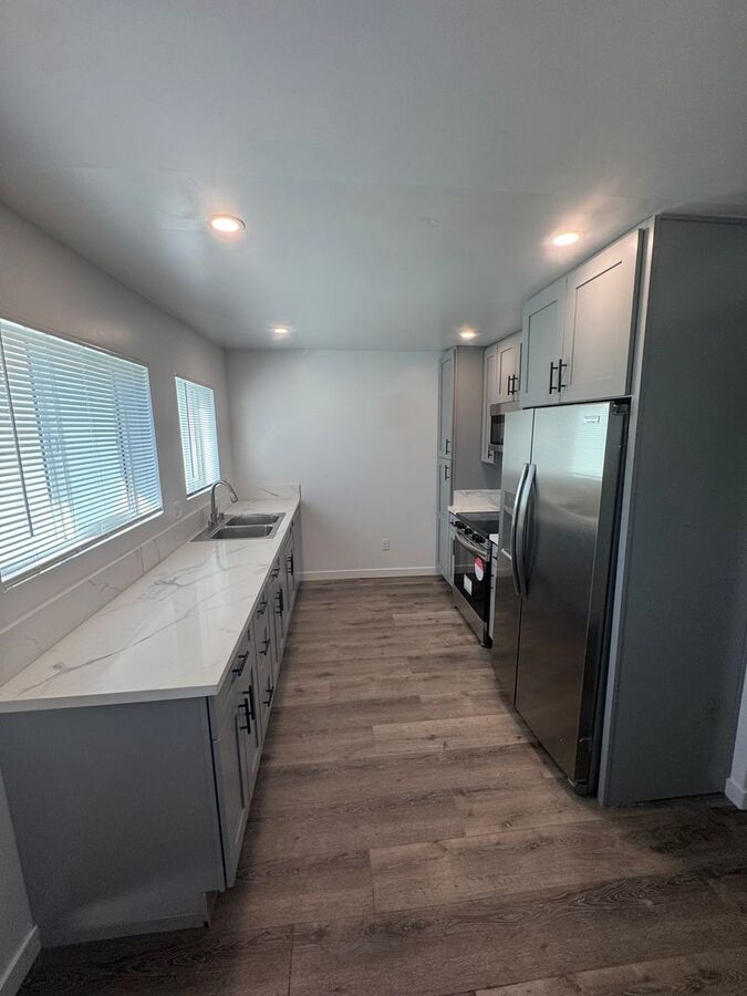 Ridgeley Apartments - 2400 S Ridgley Dr Los Angeles, CA