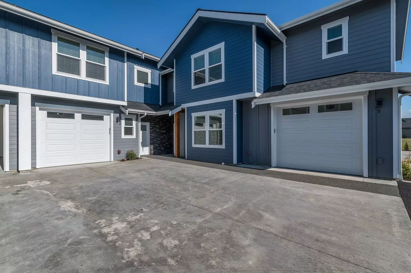 Beautiful Large Townhome Centrally Located In Lynden Apartment for rent in Lynden, WA