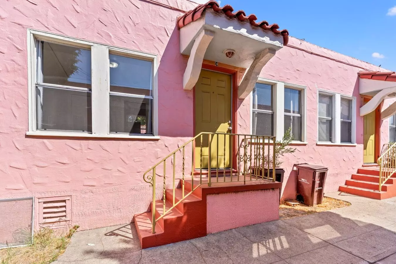 Modern Updates, Private Living And Utilities Paid In Oakland! Apartment for rent in Oakland, CA