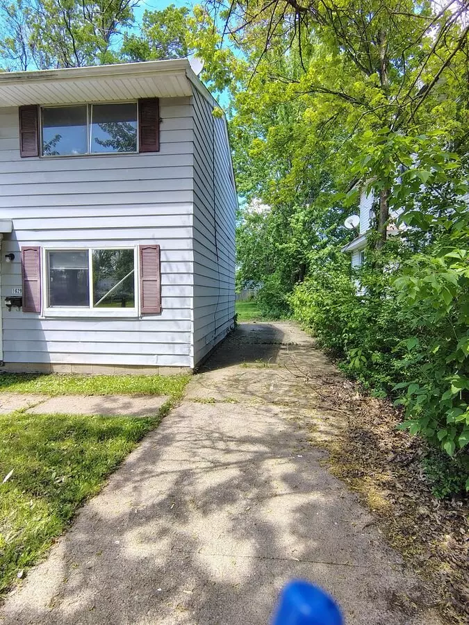 1627-1629 E 33rd St Apartment for rent in Lorain, OH