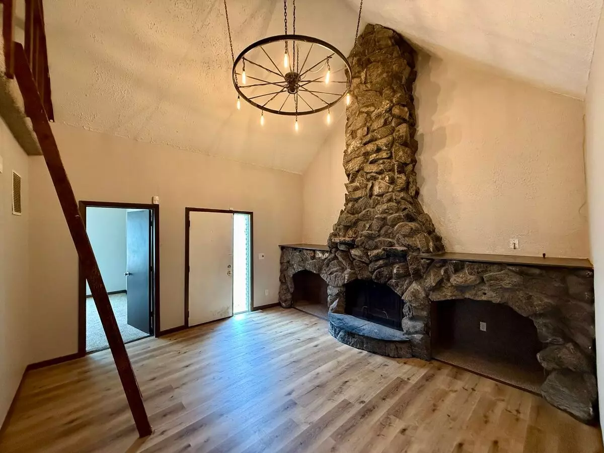 2 Bed 1 Bath With A 2 Room Loft - Voucher Accepted House for rent in Springfield, IL