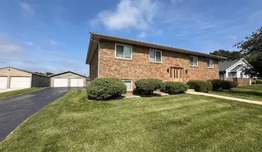 4 of 11 1102 8th St Ct Apartment for rent in Silvis, IL