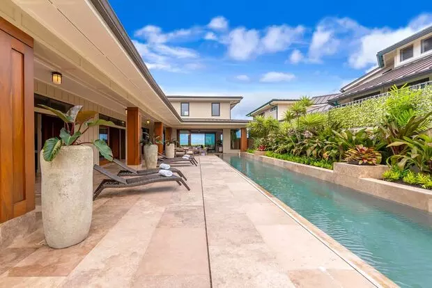 Mākālei: Beachfront Villa W/ Heated Pool & View Apartment for rent in Kailua, HI
