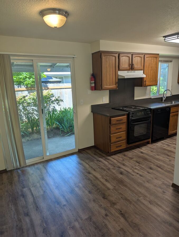 Albany Duplex Apartments 1585 - Large 