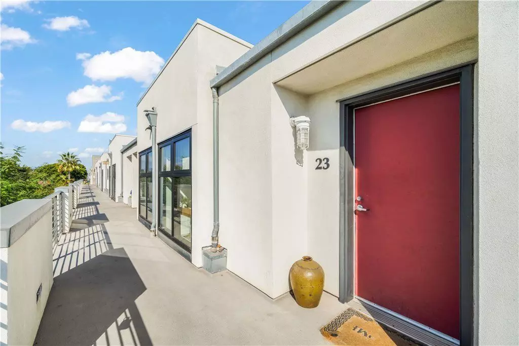1 Scpacious Bedroom And Bathroom Apartment for rent in Venice, CA