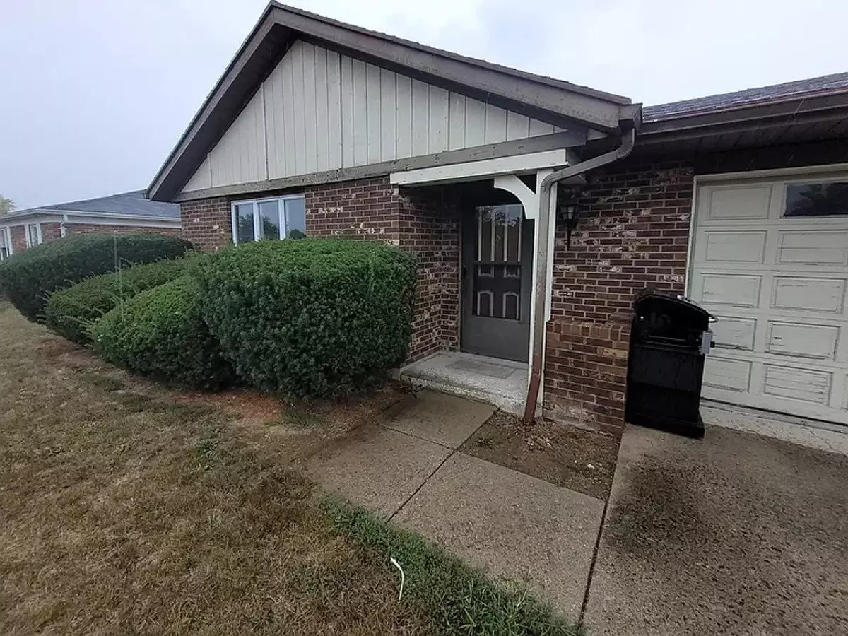 2 of 2 2066 Edgewood Dr Apartment for rent in Lima, OH