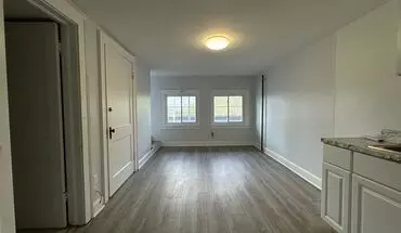 2 of 5 Spacious Roof Top Studio Efficiency Apartment Apartment for rent in Quincy, IL
