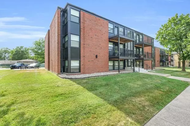 2020 10th St Apartment for rent in Charleston, IL