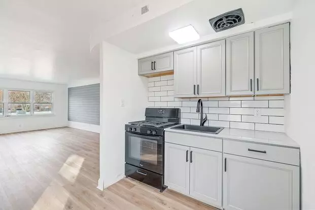 217 223 Parkview Blvd Apartment for rent in Waterloo, IA