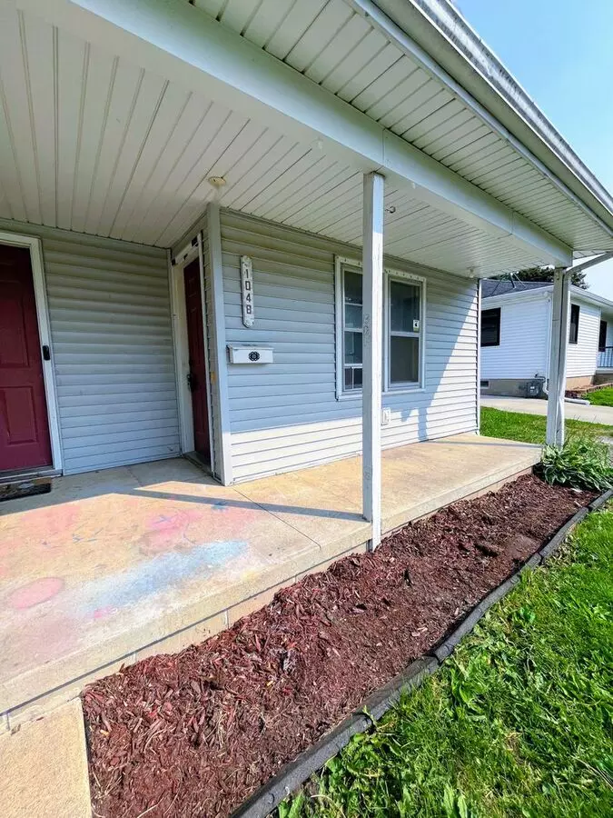 104 Sycamore St Apartment for rent in Laporte City, IA